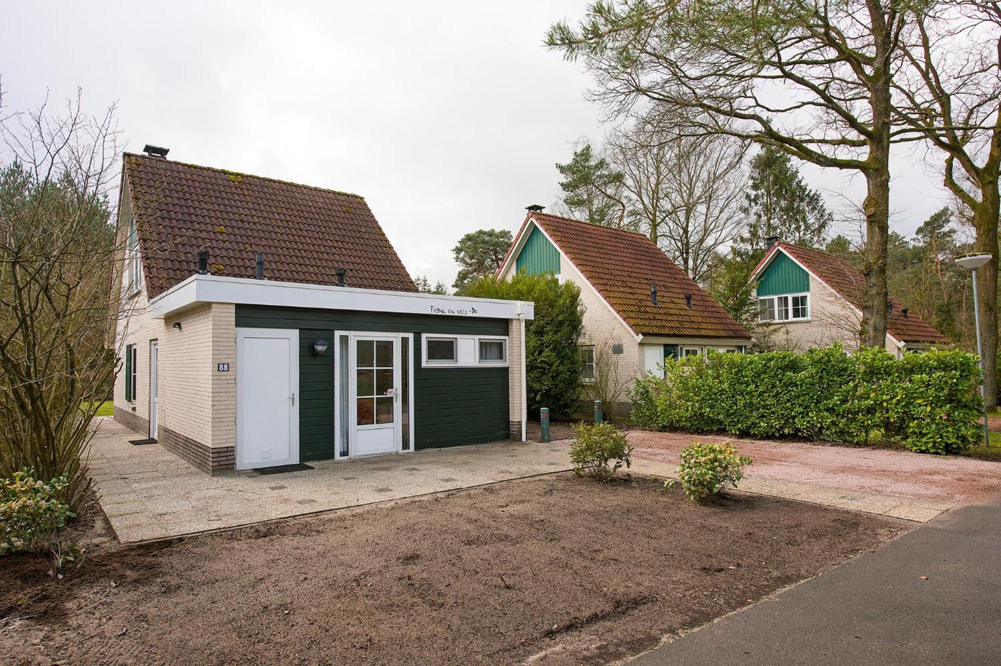 Bungalow - 6 Personen Gelegen In De Nabije Omgeving Van Avonturenpark Hellendoorn En De Prachtige Sallandse Heuvelrug En Eelerberg Exterior foto